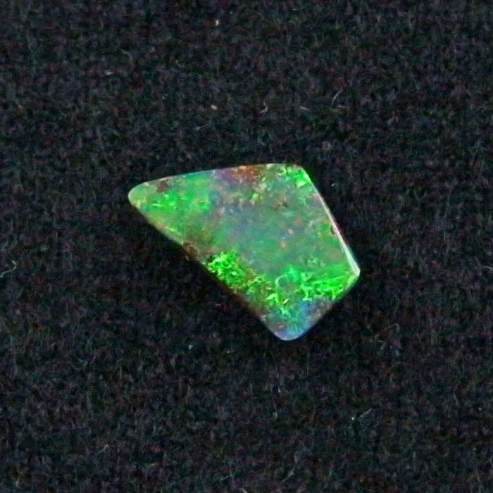strahlender 1,68 ct Boulder Opal, hochwertiger Edelstein