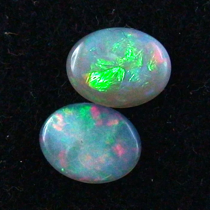 Black Crystal Opal Pärchen 0,88 ct. + 0,76 ct. Multicolor Vollopale
