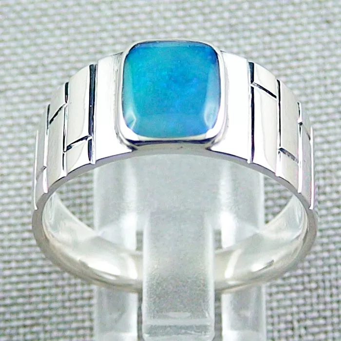 Eleganter Opalring mit blauen Black Crystal Opal 1,32 ct