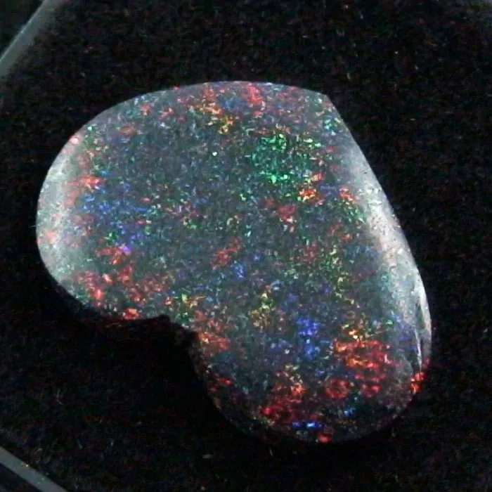 Großer 8,63 ct Koroit Boulder Opal 24,01 x 18,15 x 3,27 mm Herzform