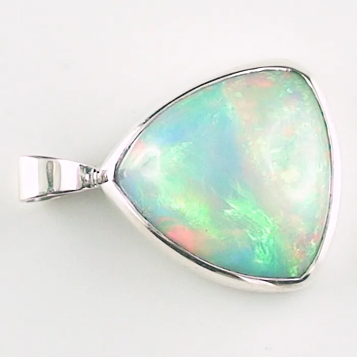 Opal Anhänger mit 5,52 ct Welo Opal mit Silberkette