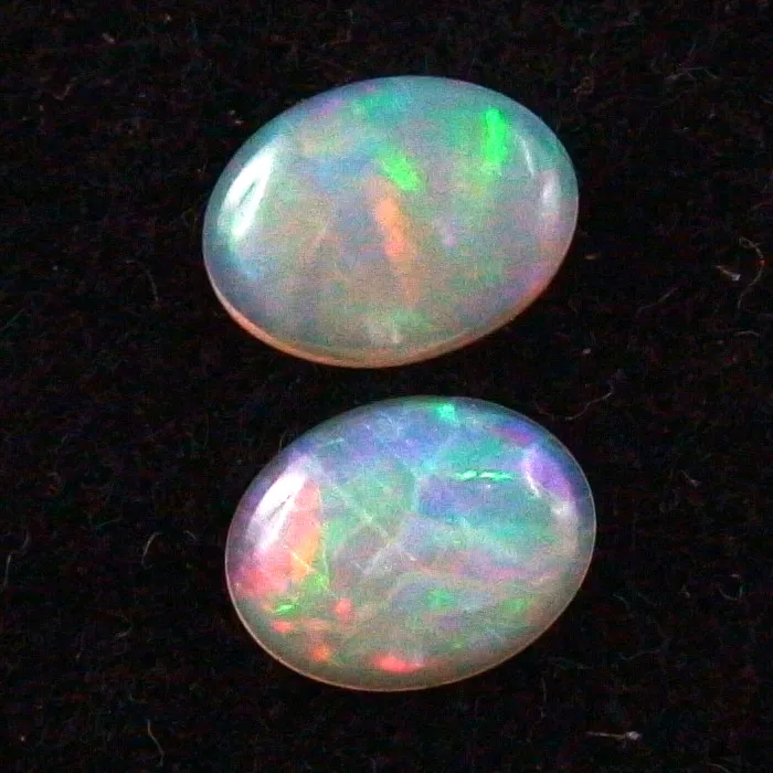 Black Crystal Opal Pärchen 1,26 ct. + 0,88 ct. Multicolor Vollopale