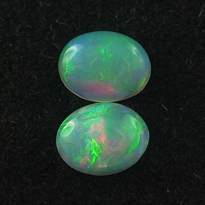 Multicolor Welo Opal Pärchen 1,29 ct u. 1,44 ct Grüne Opalsteine