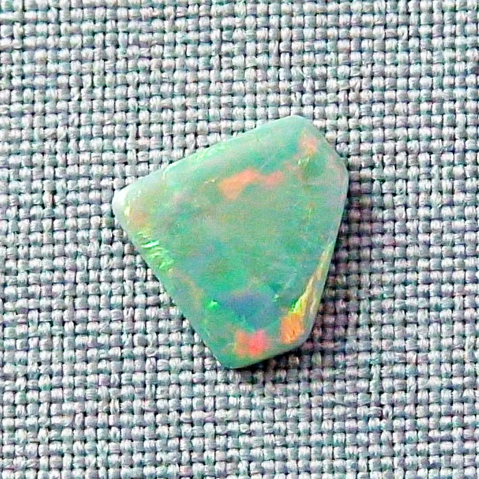 2,25 ct White Opal Multicolor Vollopal Mintabie Australien