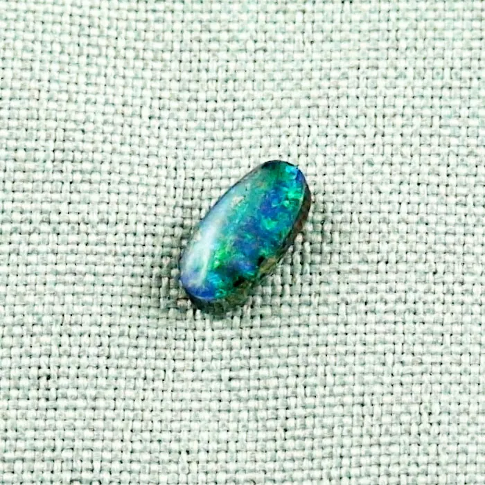 1,91 ct intensiv blauer Boulder Opal Edelstein