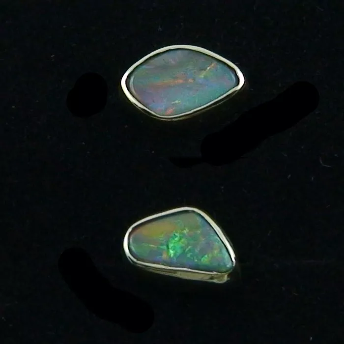 14k 585er Opal-Goldohrringe mit Semi Black Opal