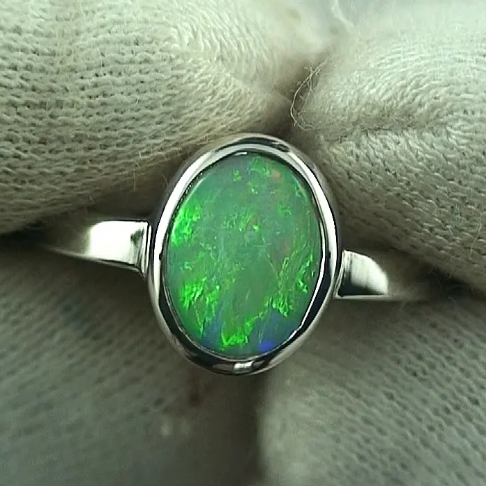 935er Opal Ring mit 0,82 ct. White Opal Grünes Multicolor  
