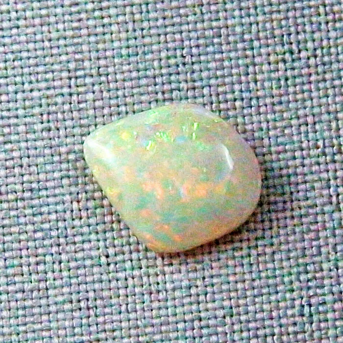 White Opal 4,18 ct. Multicolor Coober Pedy Whiteopal