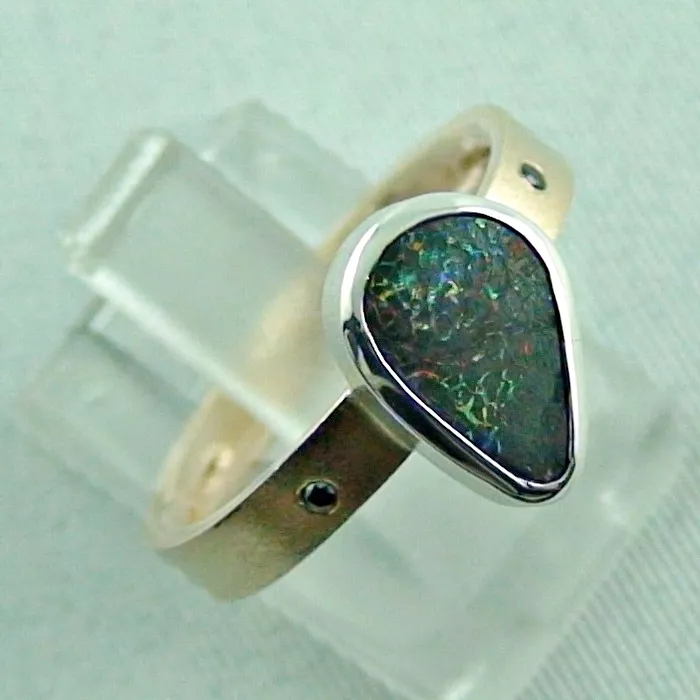 Goldring mit Koroit Boulder Opal, schwarze Diamanten