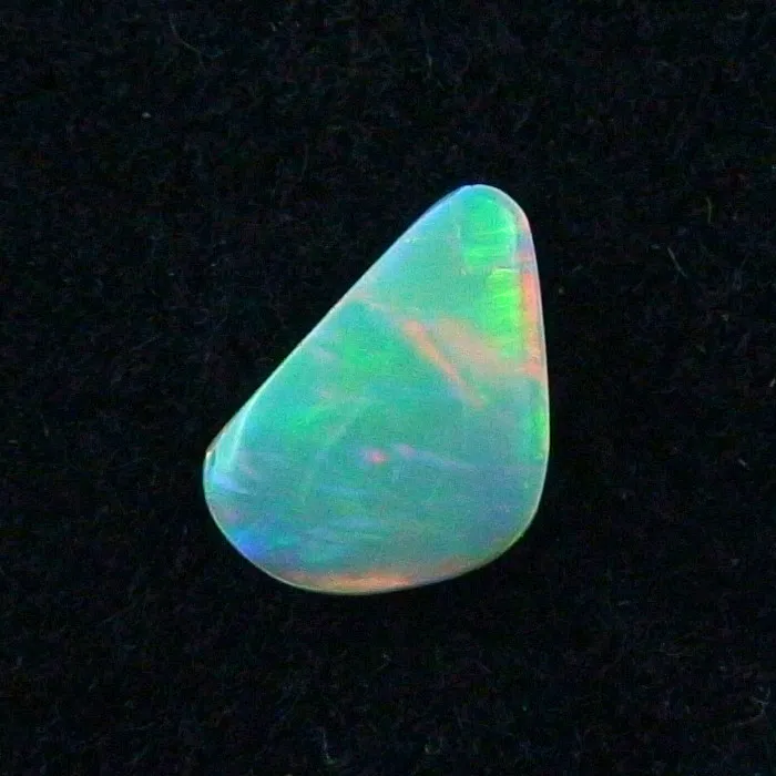 0,96  ct Black Crystal Opal Multicolor Vollopal 9,95 x 6,58 x 2,56 mm
