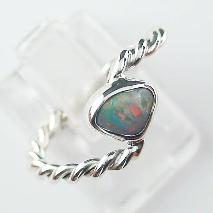 Kordelring mit Opal aus 935er Silber mit 0,57 ct. Multicolor Semi Black Opal