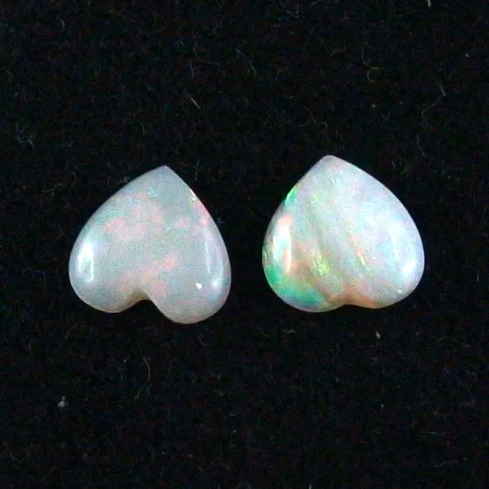 Herzform White Opal Pärchen aus Coober Pedy 0,88 ct. + 0,83 ct.