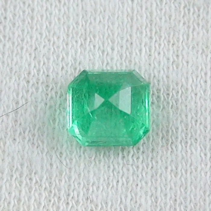 1,28 ct Grüner Smaragd Emerald Cut Edelstein als Schmuckstein