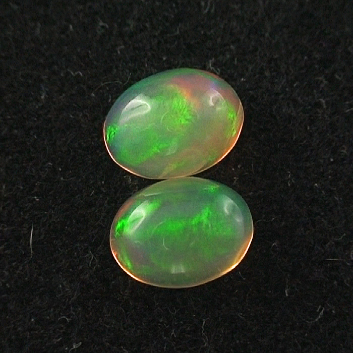 Welo Opal Pärchen 1,40 ct u. 1,13 ct Grüne Opalsteine - Multicolor