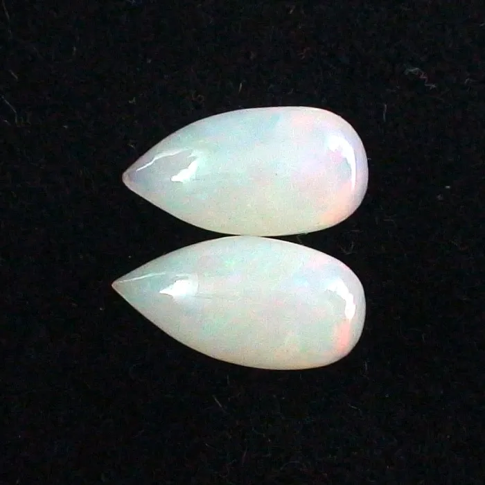 Welo Opal Pärchen 3,40 u. 3,41 ct Multicolor Milchopale Opale