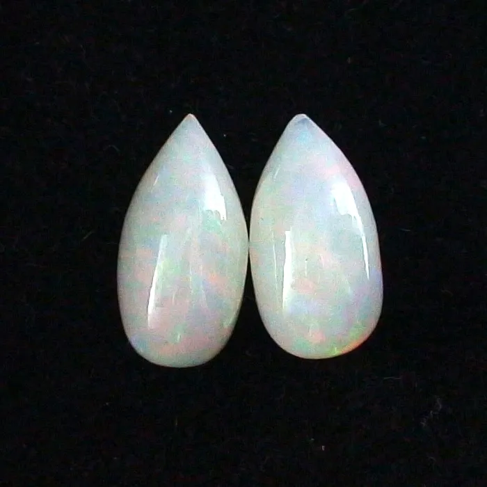 Welo Opal Pärchen 3,40 u. 3,41 ct Multicolor Milchopale Opale