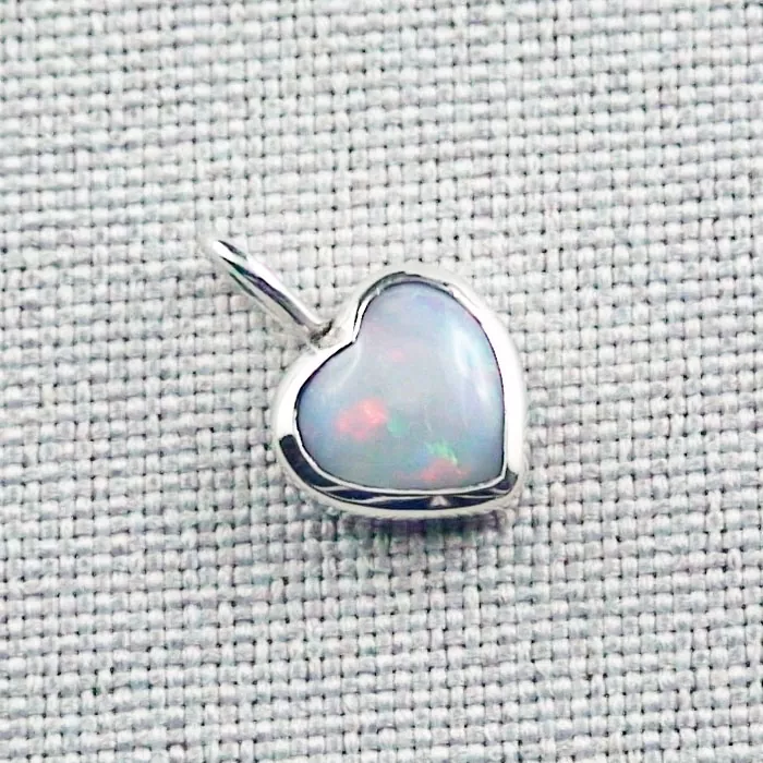Opalanhänger 1,13 ct White Opal mit 925er Silberkette
