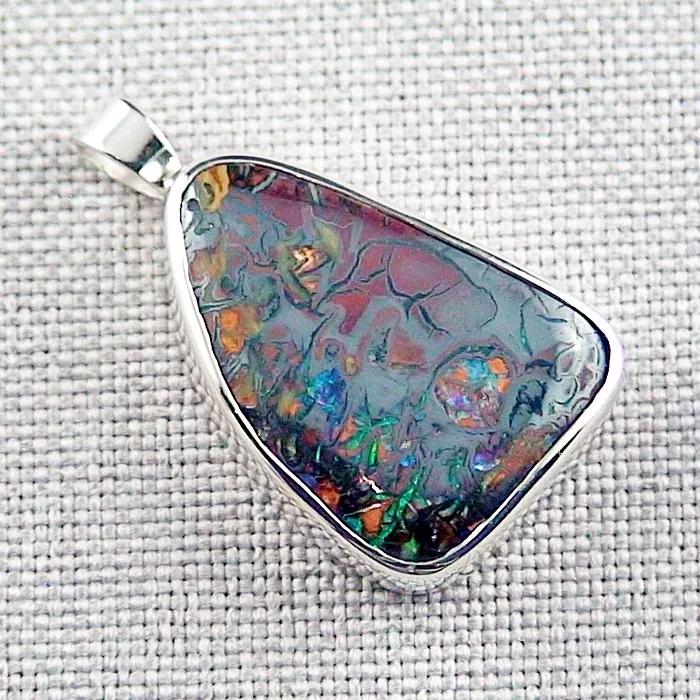 Opalanhänger 15,11 ct Boulder Matrix Opal mit Silberkette