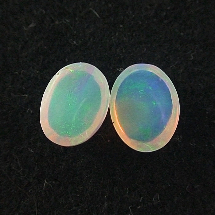 Multicolor Welo Opal Pärchen 1,12 ct u. 1,30 ct Grün Blaue Opalsteine