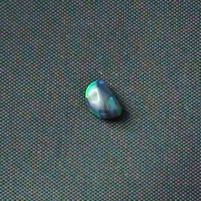 Black Opal 0,29 ct Multicolor blau türkis grün Fancy Schliff