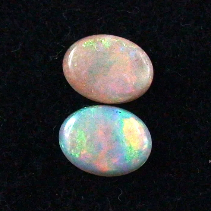 Black Crystal Opal Pärchen 0,75 ct. + 0,86 ct. Multicolor Vollopale
