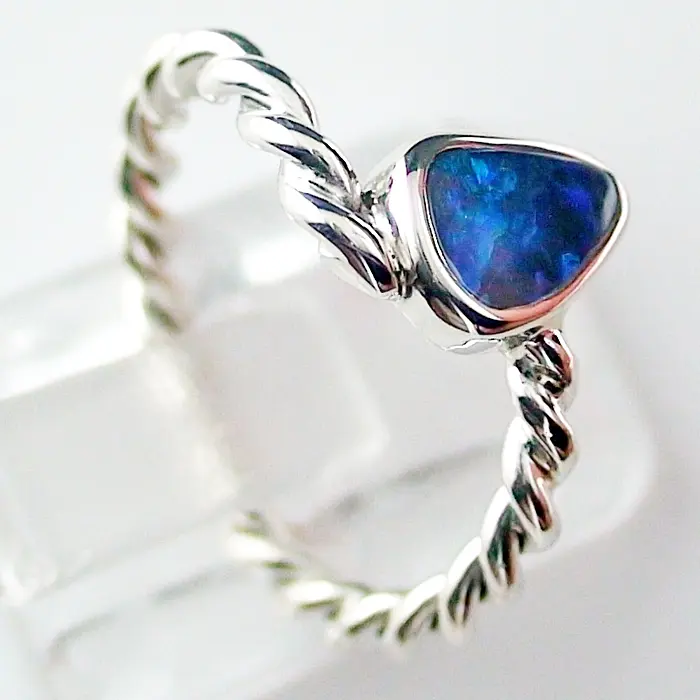 Kordelring mit Opal aus 935er Silber mit 0,66 ct. Black Crystal Opal in der Farbe Blau
