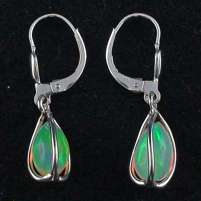 Opal Ohrhänger mit je 1,67 ct. und 1,60 ct Welo Opal aus 935er Silber