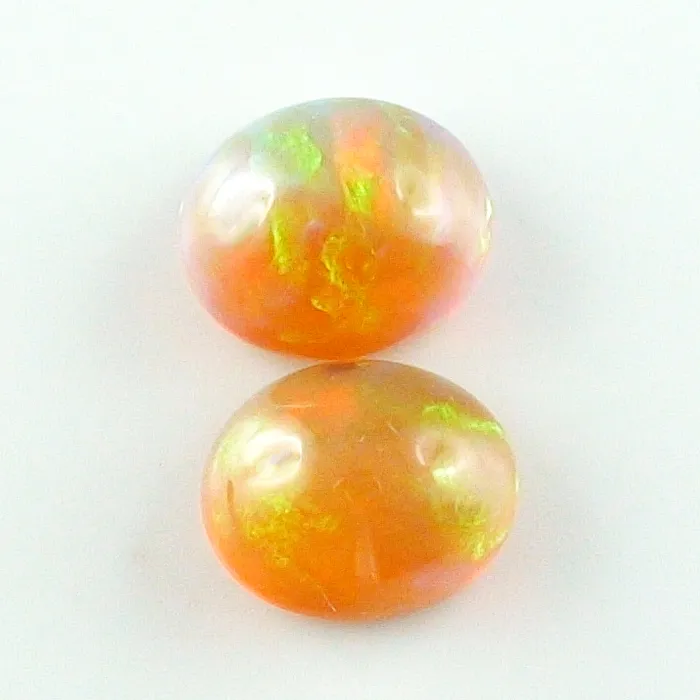 Welo Opal Pärchen 2,90 u. 2,49 ct Multicolor Milchopale Opale
