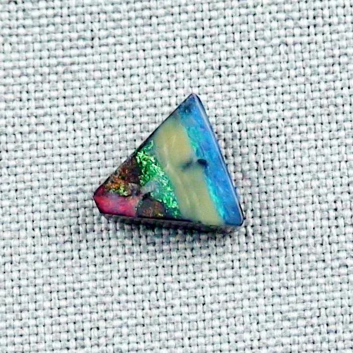 Multicolor 3.64 ct Boulder Opal Schmuckstein Dreieck Australien
