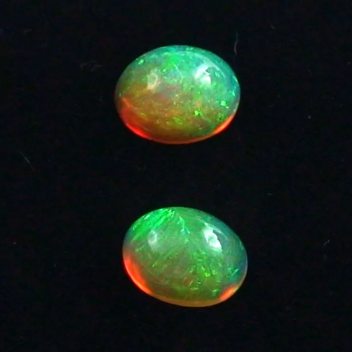 Grüne Welo Opal Pärchen 1,47 u. 1,35 ct f. Opal Ohrringe