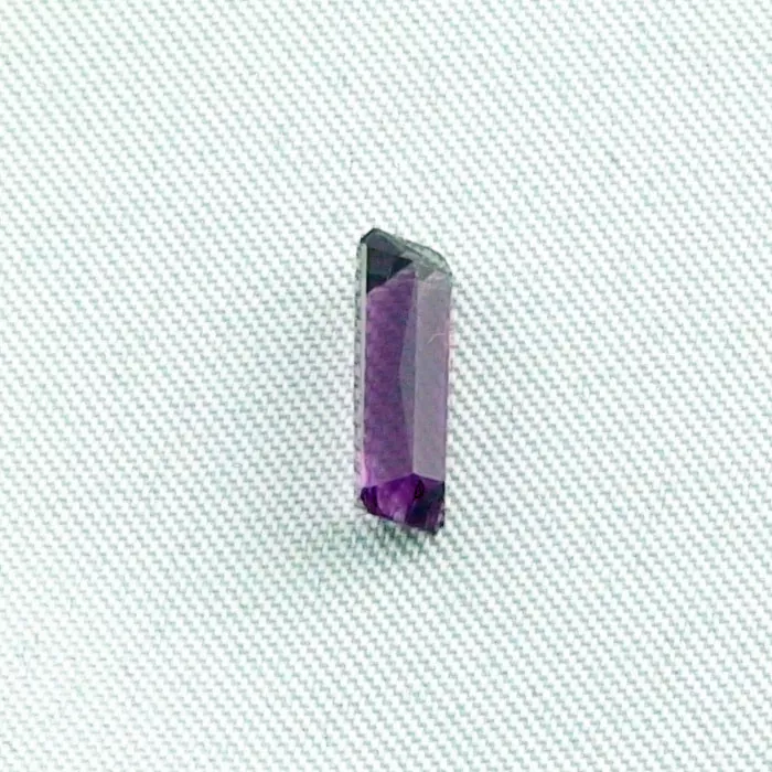 Violetter Amethyst 1,89 ct octagon bar Cut lupenrein Schmuckstein
