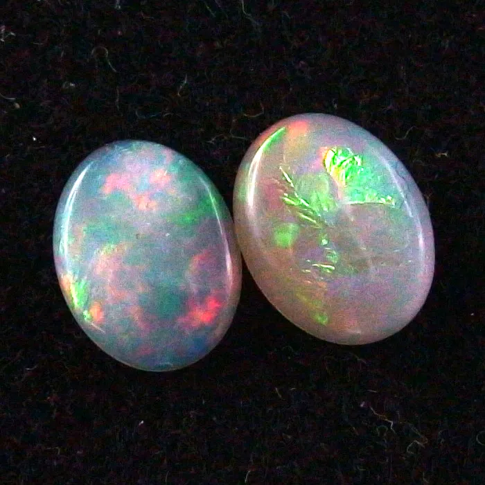 Black Crystal Opal Pärchen 0,88 ct. + 0,76 ct. Multicolor Vollopale
