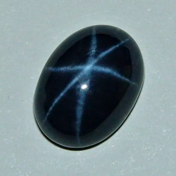 Echter blauer Stern-Saphir 9,36 ct mit Cabochon-Schliff