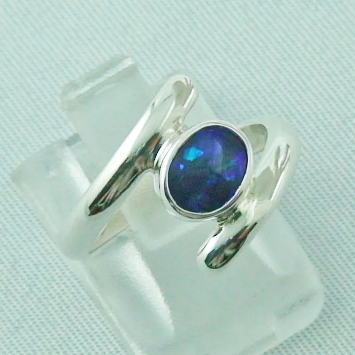 Blauer Silberring mit 0,89 ct Black Opal Stein