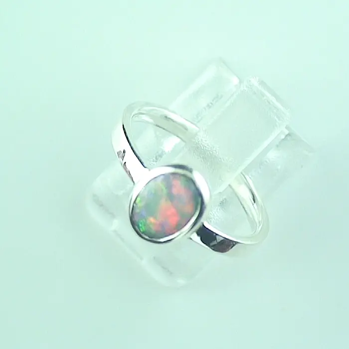 935er Opal Ring mit 0,59 ct. White Opal Rotes Multicolor