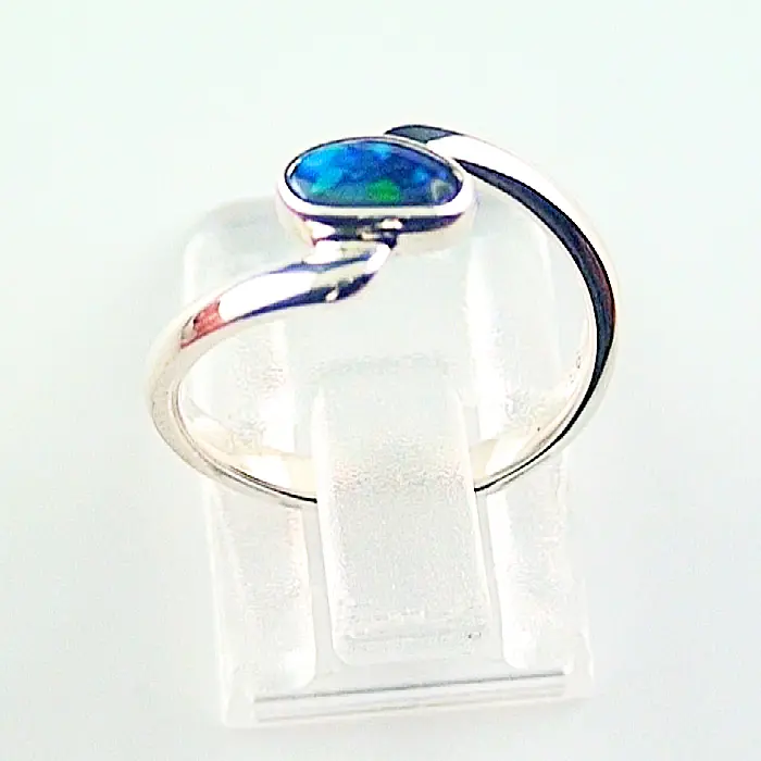 Opalring aus Silber mit 0,39 ct mit Blauen Black Opal