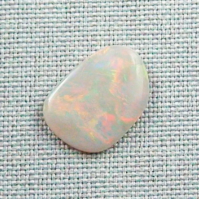 3,84 ct White Opal Opalstein Multicolor Mintabie Australien
