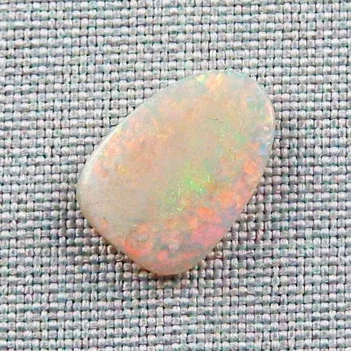 4,81 ct White Opal Edelstein Multicolor Edelstein Mintabie Australien