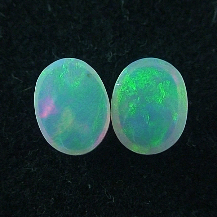Multicolor Welo Opal Pärchen 1,07 u. 1,14 ct Grüne Opalsteine