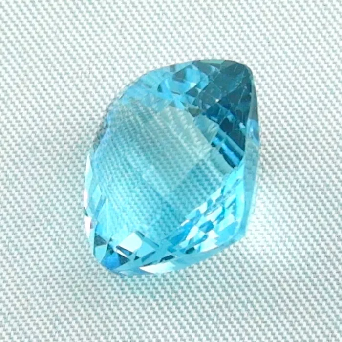 17,72 ct Blautopas Swiss Blue Harlequinschliff Blautopaz Edelstein