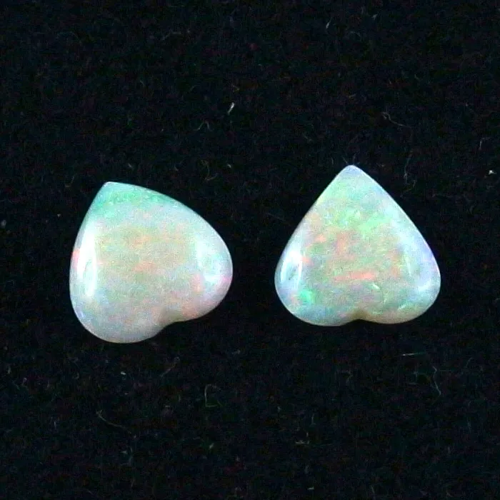 Herzform White Opal Pärchen aus Coober Pedy 0,97 ct. + 0,78 ct.
