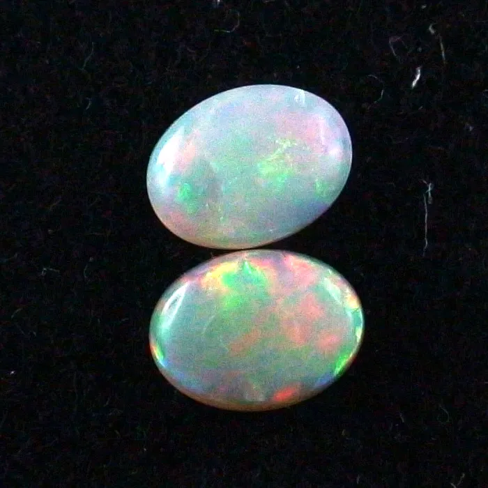 Black Crystal Opal Pärchen 0,93 ct. + 0,73 ct. Multicolor Vollopale