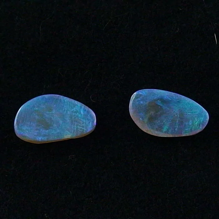 Kalibriertes Black Crystal Opal Pärchen 2,08 und 2,14 ct