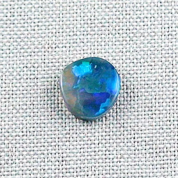 Blauer Black Crystal Opal 2,80 ct Multicolor Vollopal Lightning Ridge