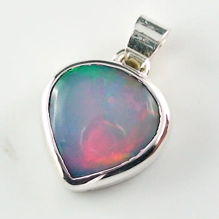 Opal Silberanhänger mit 2,64 ct Welo Opal in 935er Silber - Unglaubliche Farben
