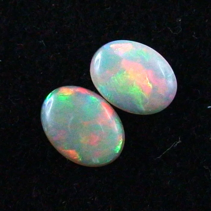 Black Crystal Opal Pärchen 0,93 ct. + 0,73 ct. Multicolor Vollopale